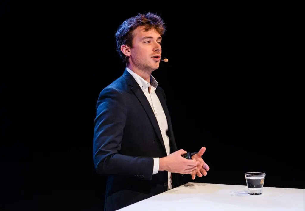bluecarbon key speaker: Michiel Valee (Dockflow Co-founder): Introducing AI-Powered CO2 Tracking